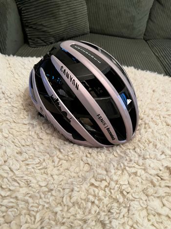 Used 2025 casque bike — image 2 of 5