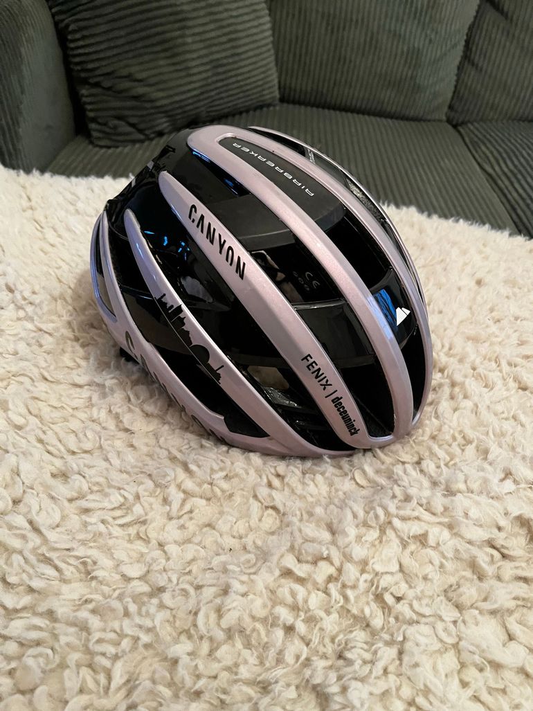 Used 2025 casque bike — image 2 of 5