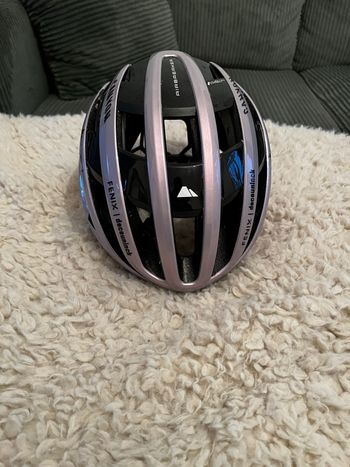 Used 2025 casque bike — image 3 of 5