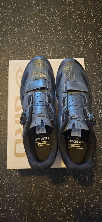 Giro Rincon Dark Shadow Size 43 bike de segunda mano — imagen 2 de 3