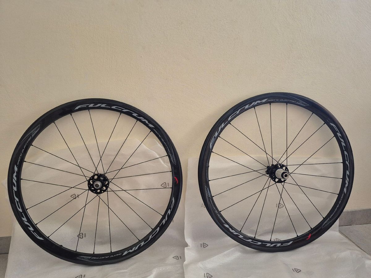 FULCRUM RACING QUATTRO CARBON DB ホイールセット Used Fulcrum Racing Quattro DB Carbon Disc Laufradsatz 28