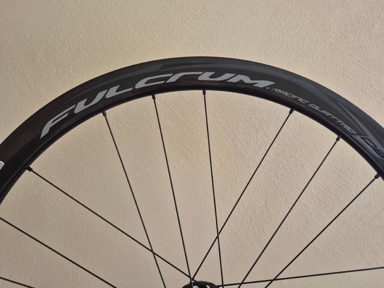 Used Fulcrum Racing Quattro DB Carbon Disc Laufradsatz 28" 6-Loch bike — image 9 of 11