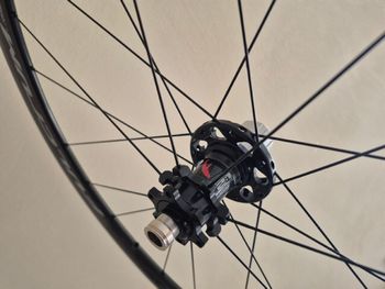 Used Fulcrum Racing Quattro DB Carbon Disc Laufradsatz 28" 6-Loch bike — image 8 of 11