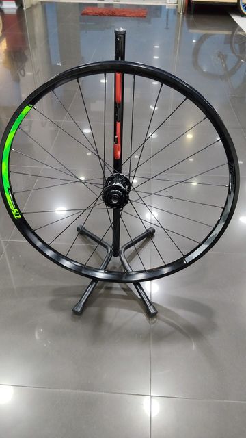 Used Giant AM 27.5+ 35mm GE35 Front Wheel 2026 bike — image 7 of 10