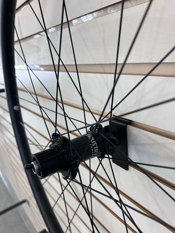 Used 2025 Hydra Trail S Wheelset bike — image 3 of 6