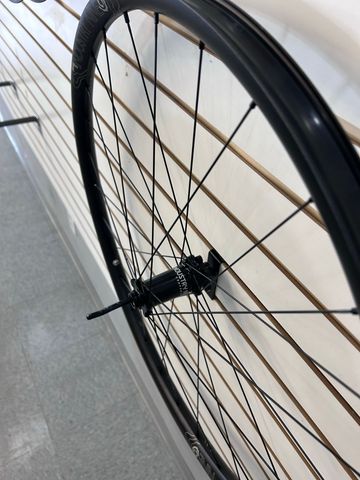 Used 2025 Hydra Trail S Wheelset bike — image 4 of 6