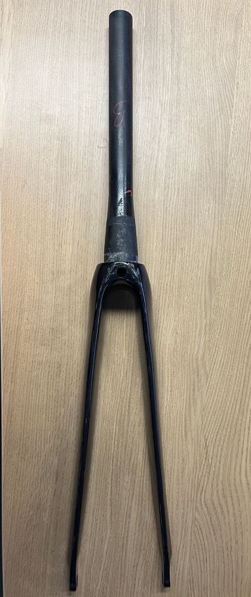 Używany exs CARBONE 1"1/8 - 1"1/2 L300MM DEPORT : 50mm HAUTEUR : 367mm POIDS : 380grs 2021 Fork