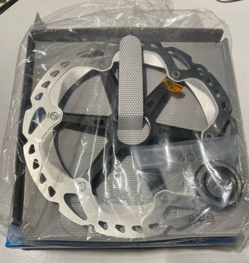 Used Shimano Disco Shimano XT RT-MT800 Center Lock bike — image 3 of 4