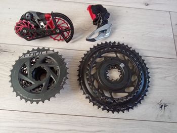 Käytetty Sram Red 2022 Drivetrain & Pedals
