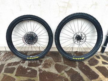 Used Specialized Traverse + DT Swiss E1900 bike — image 2 of 4
