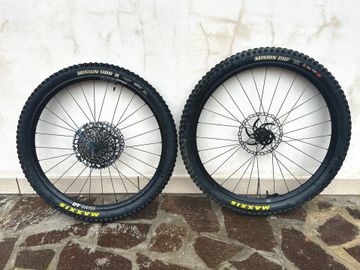 Brugt Specialized Traverse + DT Swiss E1900 Wheels