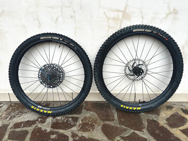 Used Specialized Traverse + DT Swiss E1900 Wheels
