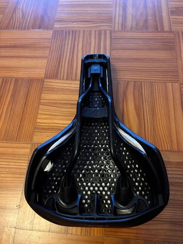 Použité Selle Italia Net Seat Black Grey Saddle bike — obrázek 3 z 4