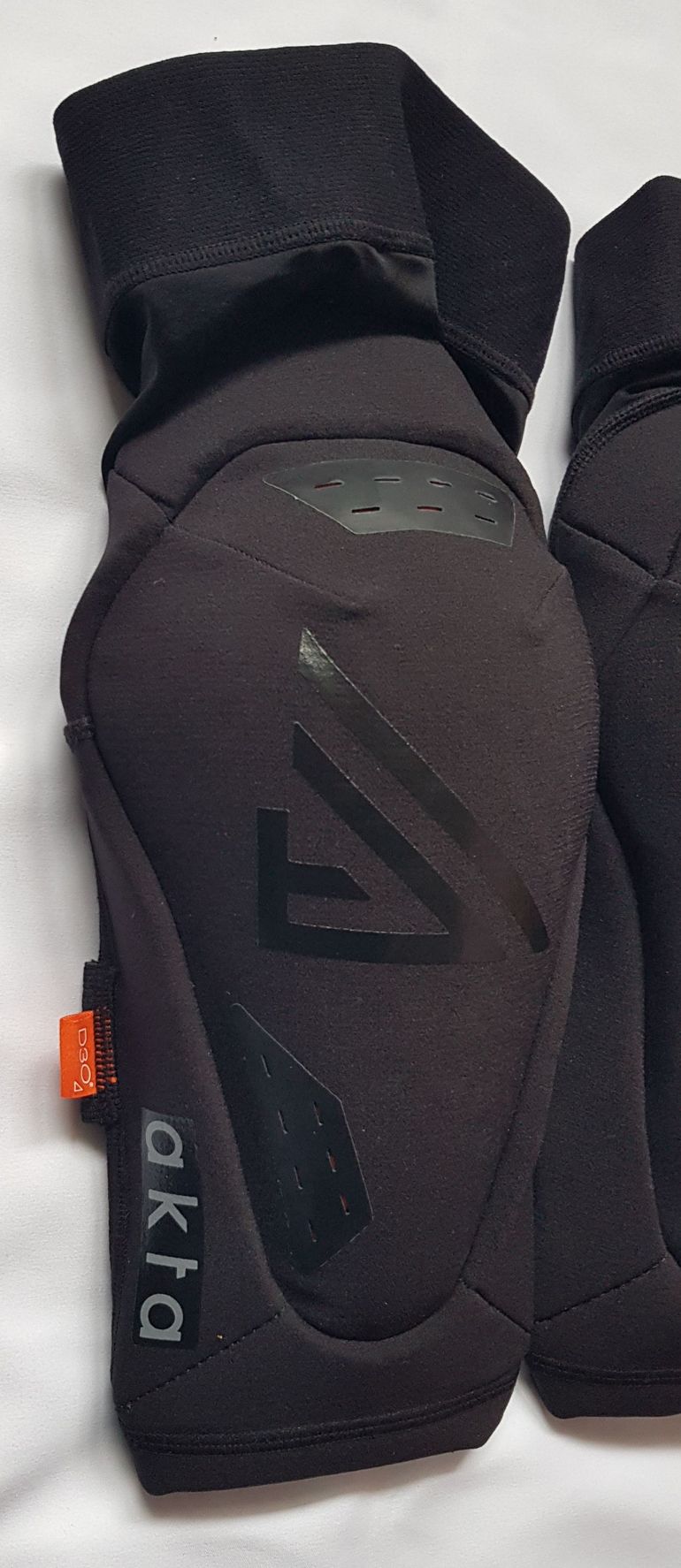 Used Akta Mountainbike Knieschoner - Modell Trail Knee Pad 2025 bike — image 3 of 5