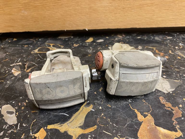 Used Look Elle Clipless Road Bicycle Pedals White and grey W/O Cleats bike — image 3 of 10