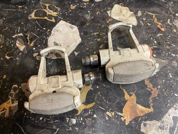 Used Look Elle Clipless Road Bicycle Pedals White and grey W/O Cleats bike — image 7 of 10