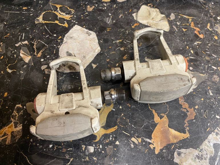 Used Look Elle Clipless Road Bicycle Pedals White and grey W/O Cleats bike — image 7 of 10