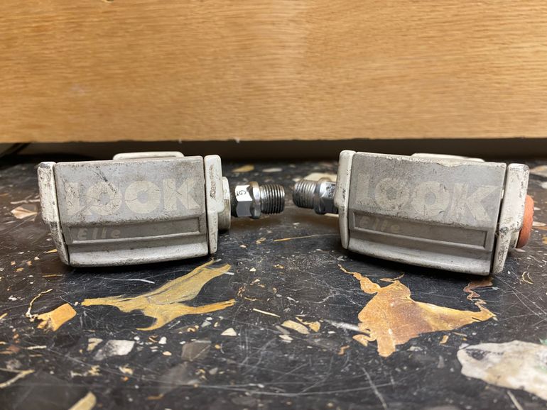 Used Look Elle Clipless Road Bicycle Pedals White and grey W/O Cleats bike — image 4 of 10