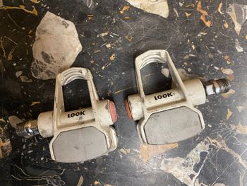 Used Look Elle Clipless Road Bicycle Pedals White and grey W/O Cleats bike — image 8 of 10