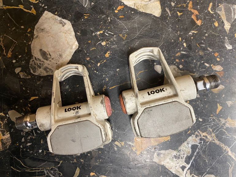 Used Look Elle Clipless Road Bicycle Pedals White and grey W/O Cleats bike — image 8 of 10