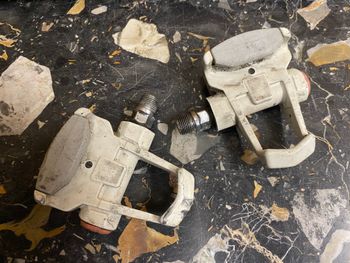 Used Look Elle Clipless Road Bicycle Pedals White and grey W/O Cleats bike — image 9 of 10
