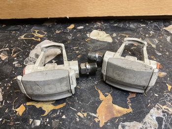 Used Look Elle Clipless Road Bicycle Pedals White and grey W/O Cleats bike — image 1 of 10