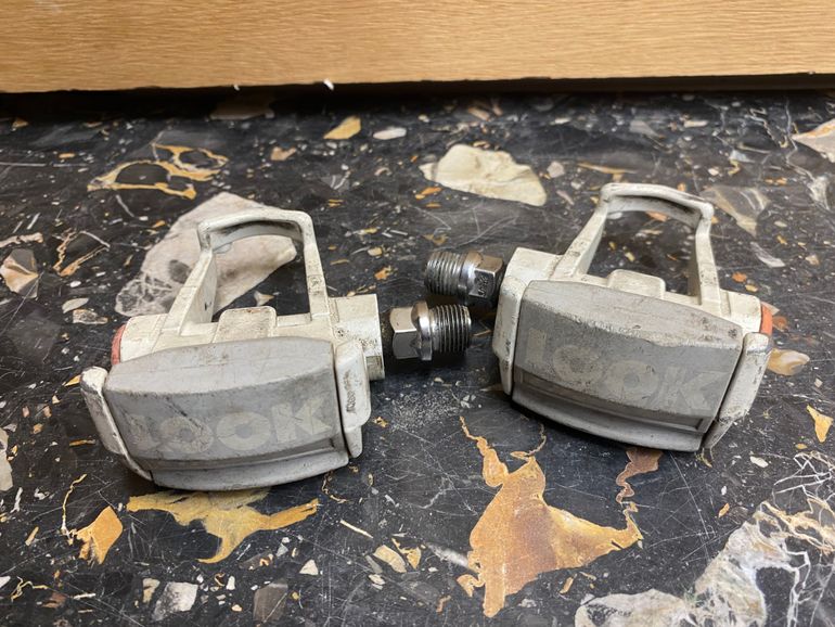 Used Look Elle Clipless Road Bicycle Pedals White and grey W/O Cleats bike — image 1 of 10