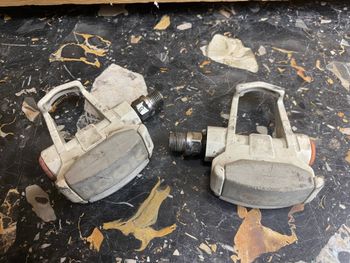 Used Look Elle Clipless Road Bicycle Pedals White and grey W/O Cleats bike — image 10 of 10