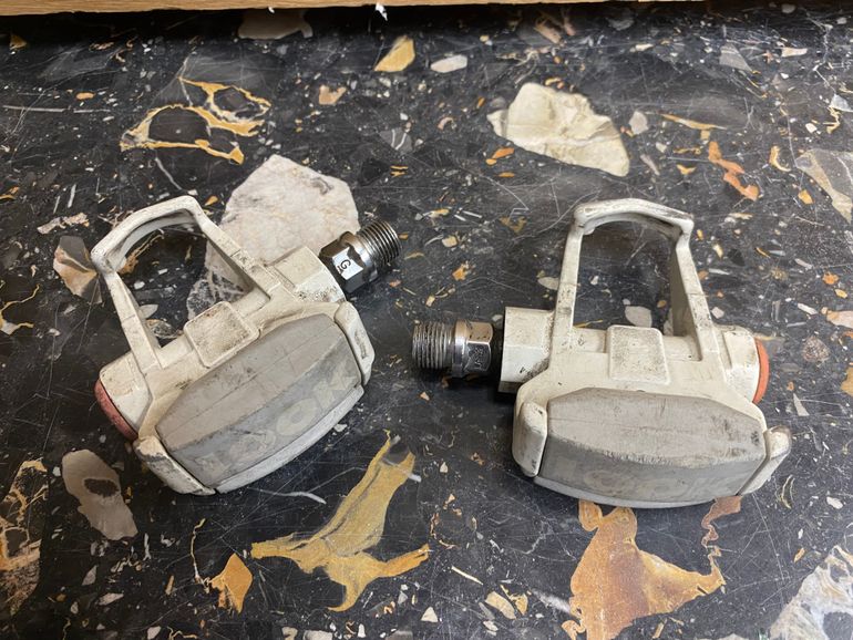 Used Look Elle Clipless Road Bicycle Pedals White and grey W/O Cleats bike — image 10 of 10