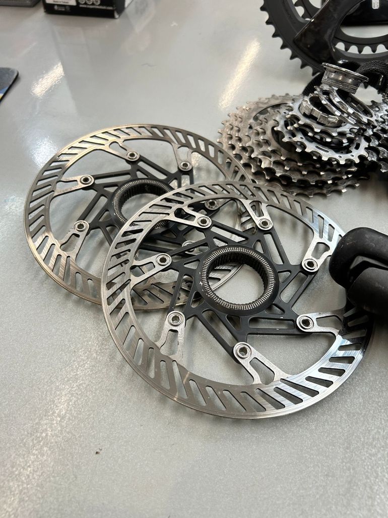 Used Campagnolo Campagnolo Suoer Record 12s disk 2021 bike — image 4 of 6