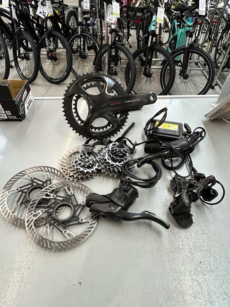 Used Campagnolo Campagnolo Suoer Record 12s disk 2021 bike — image 2 of 6