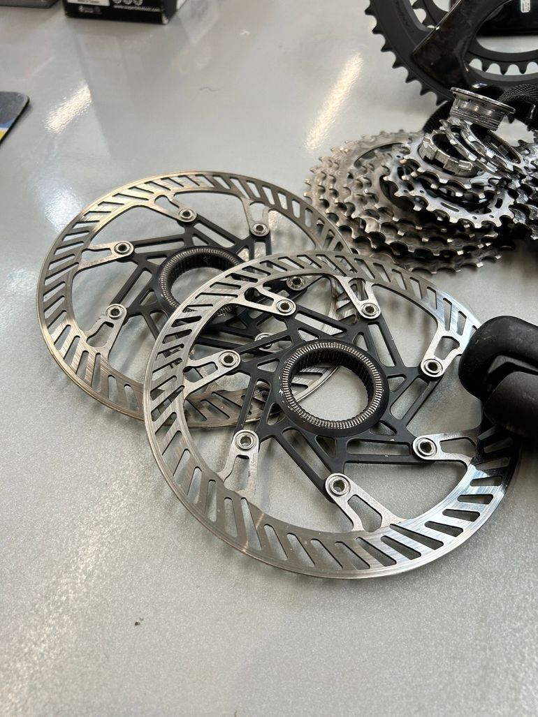 Used Campagnolo Campagnolo Suoer Record 12s disk 2021 bike — image 3 of 6