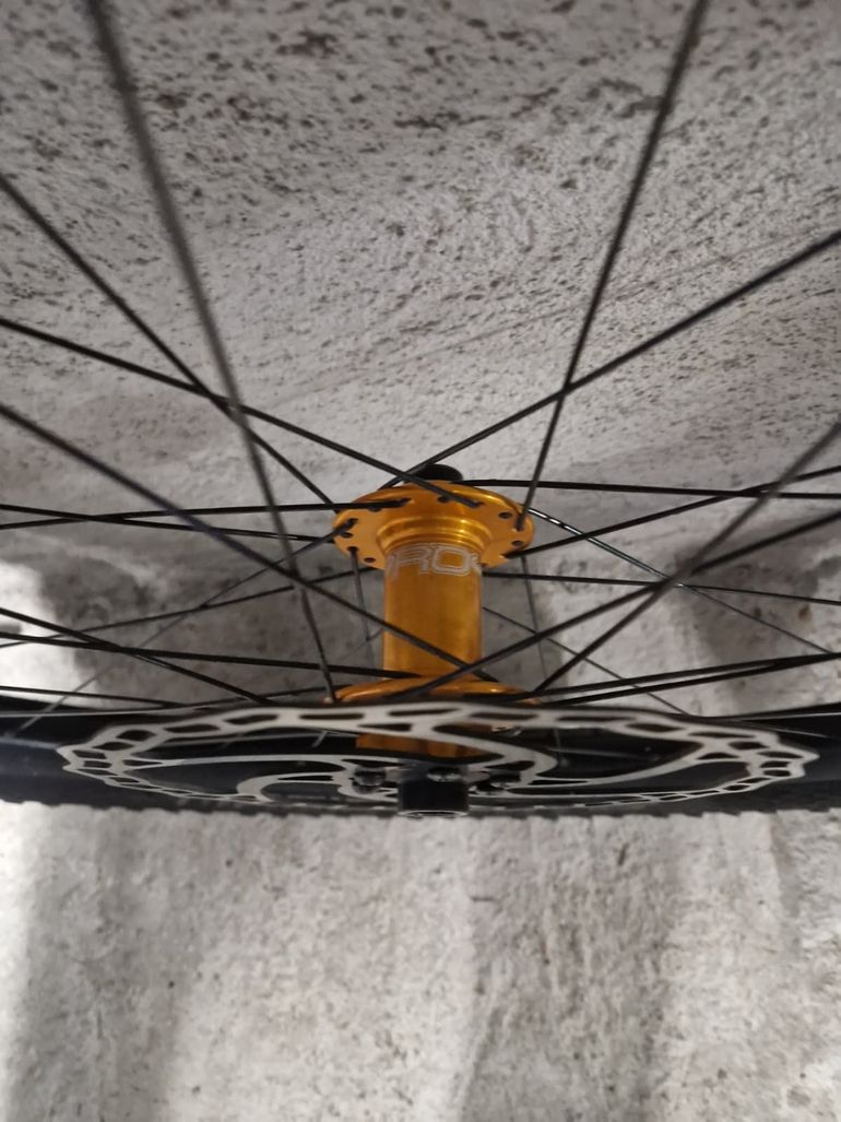 Used Dt Swiss Roue complète bike — image 5 of 7