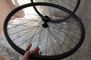 Novatec M30 Carbon MTB Wheelset 29" BOOST bike d'occasion — image 8 sur 17