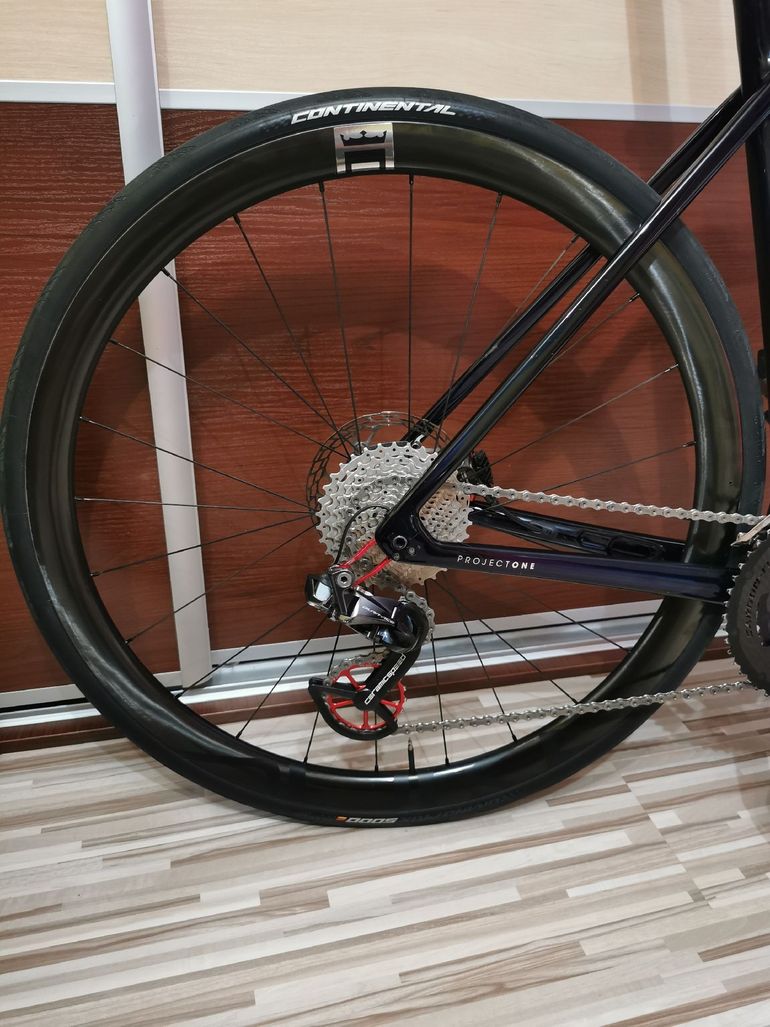 Used 2025 Baccara 36 Ultra SLR2 Disc asymmetric bike — image 3 of 6