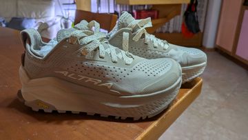 Used Altra Olympus 6 Running Shoes