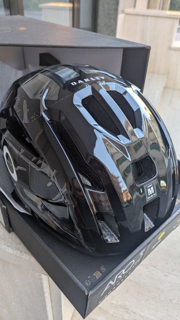 Used Oakley Aro3 2025 bike — image 3 of 6