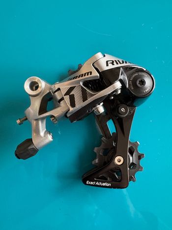 Sram, Dérailleur arrière Rival 11v chape moyenne