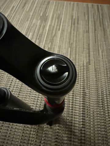 Brugt 2024 Lyrik 29" 160mm Travel bike — billede 4 af 13