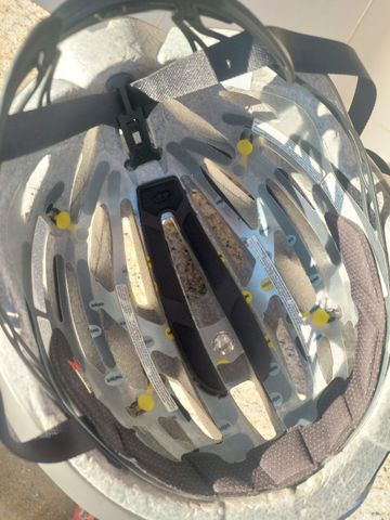 Tweedehands Giro Cinder MIPS Helmet bike — afbeelding 4 van 4