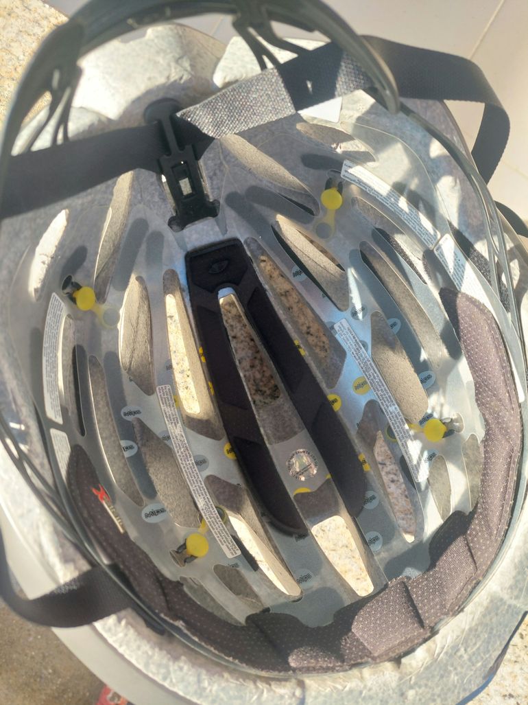 Used Giro Cinder MIPS Helmet bike — image 4 of 4