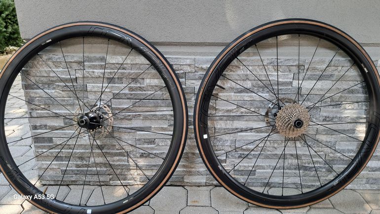 Used Specialized CLX 32 Disc Brake Carbon Clincher Wheelset bike — image 1 of 5