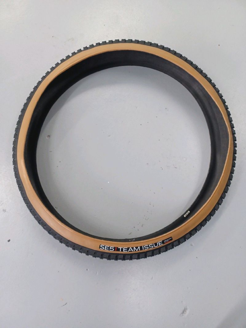 Used Bontrager SE5 team issue Tyres & Tubes