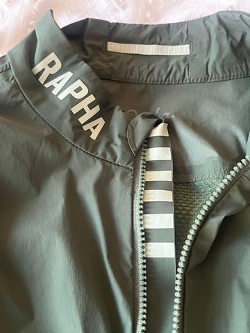 Used Rapha Pro Team Lightweight Gilet bike — image 3 of 5