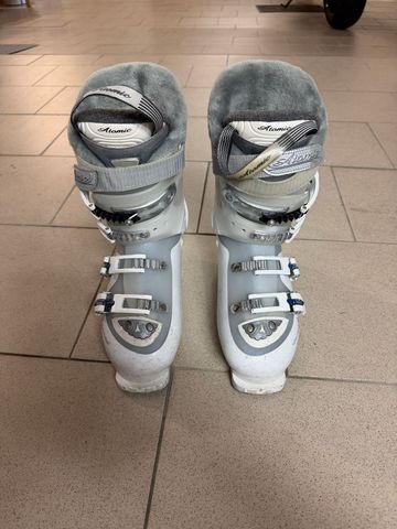Použité 2015 Atomic ski boots Skiing & Skitouring