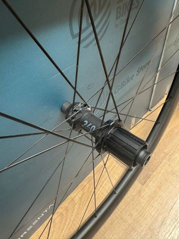 Used Syncros Capital 1.0S 40mm 2025 bike — image 5 of 10