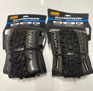 Tweedehands Pirelli Coppia Copertone Pirelli Scorpion E-Mtb S Hyperwall 29x2.60 Tyres & Tubes