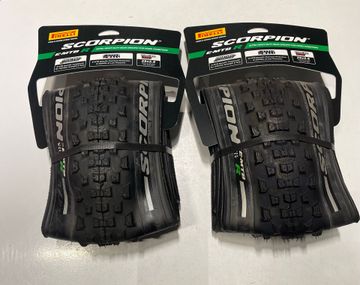 Brugt Pirelli Coppia Copertone Pirelli Scorpion E-Mtb R Hyperwall 29x2.60 Tyres & Tubes