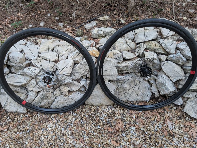 Used 2025 Disque Shimano 12v bike — image 1 of 7