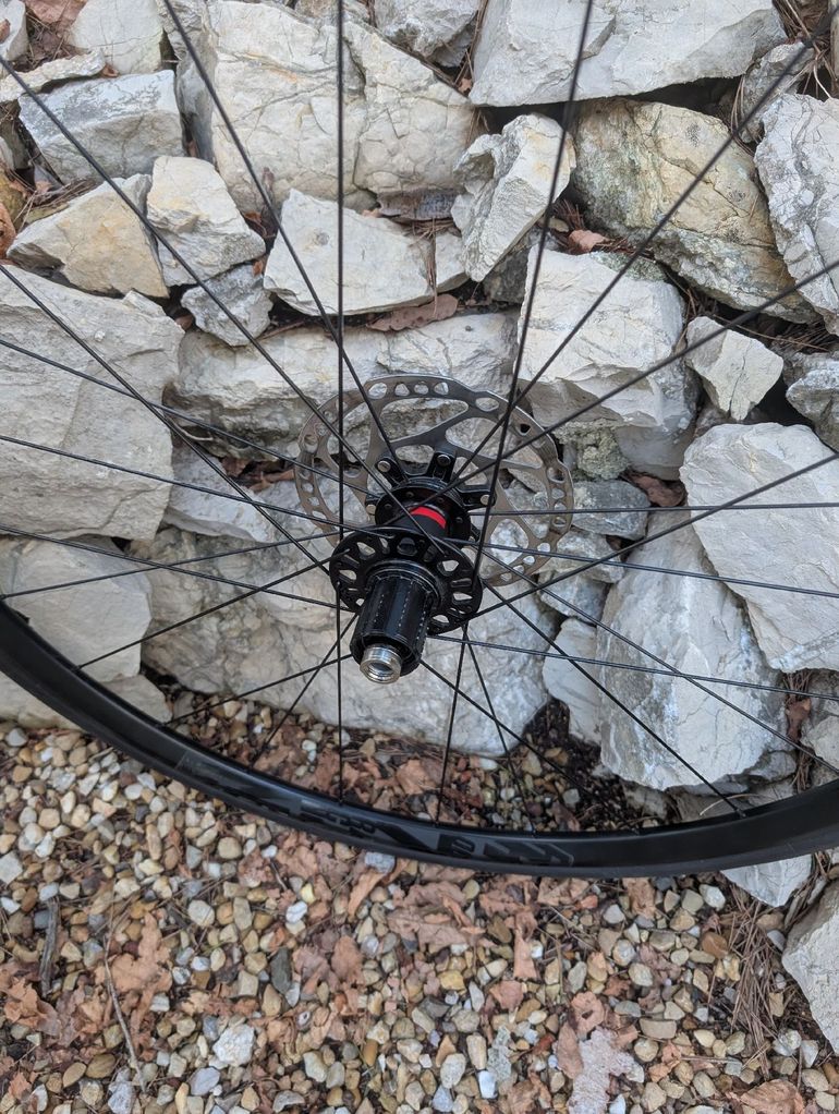 Used 2025 Disque Shimano 12v bike — image 2 of 7